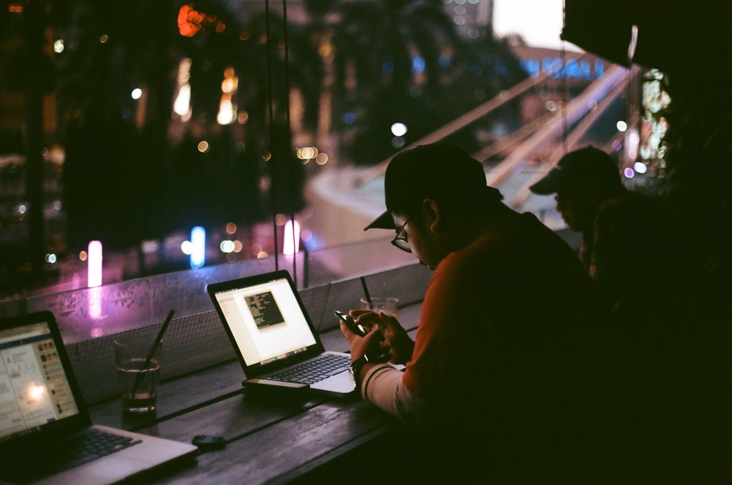 How Hybrid Platforms Revolutionize Business Talent Needs